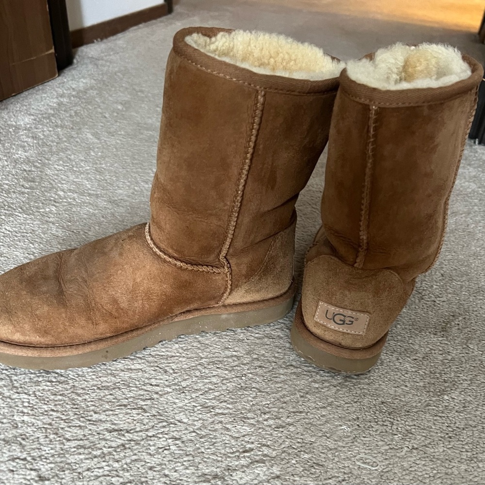 Classic UGGS size 8